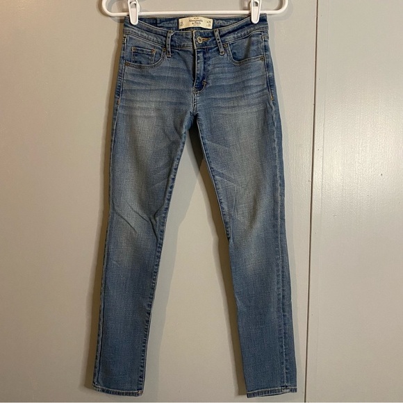 ABERCROMBIE & FITCH Light Blue Jeans Size 0 - Picture 1 of 9